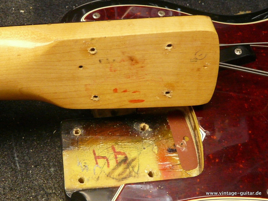 Fender-Precision-Bass-1966-sunburst-mint-015.JPG Fender-Precision-Bass-1966-sunburst-mint-017.JPG